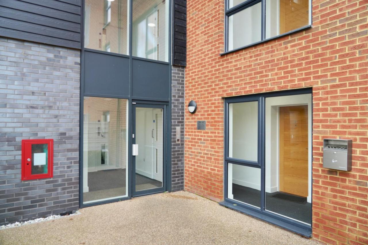 Luxury 2 Bed Apartment With Parking Near London Swanscombe Exterior photo